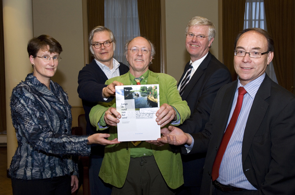 Langs de rand van het zand, presentatie 0001